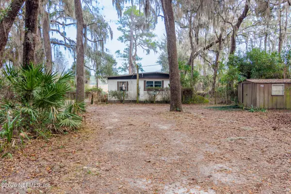 142 Fishermans Drive, Interlachen, FL 32148