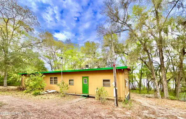 226 W Lake Drive, Hawthorne, FL 32640