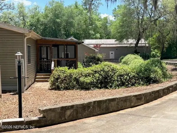 240 Swan Lake Drive, Melrose, FL 32666
