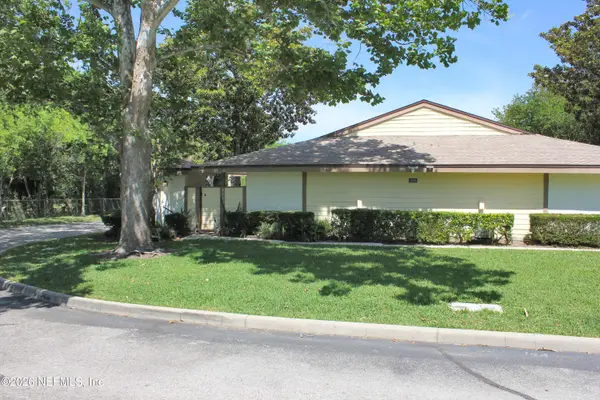 1501 Challenger W Court, Jacksonville, FL 32233