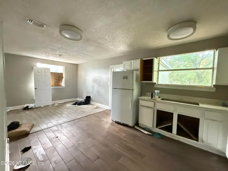 27 W 44th Street, Jacksonville, FL 32208 - #2
