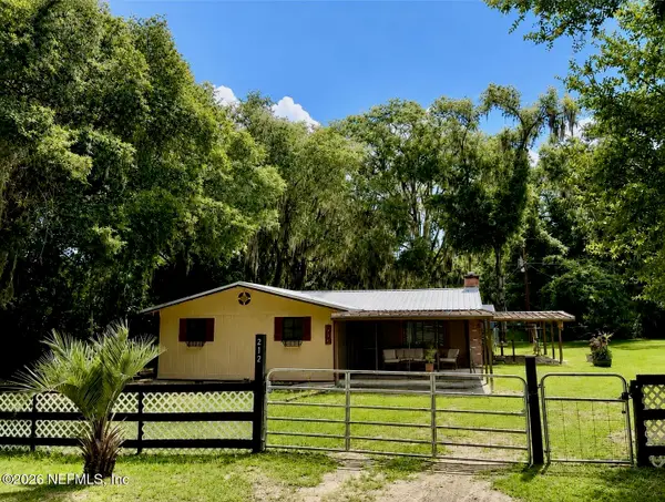 212 Dogwood Drive, Interlachen, FL 32148