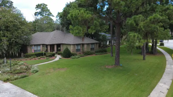 4526 Oak Bay W Drive, Jacksonville, FL 32277