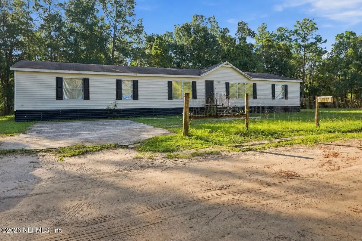 254 7th Se Avenue, Interlachen, FL 32148 - #1