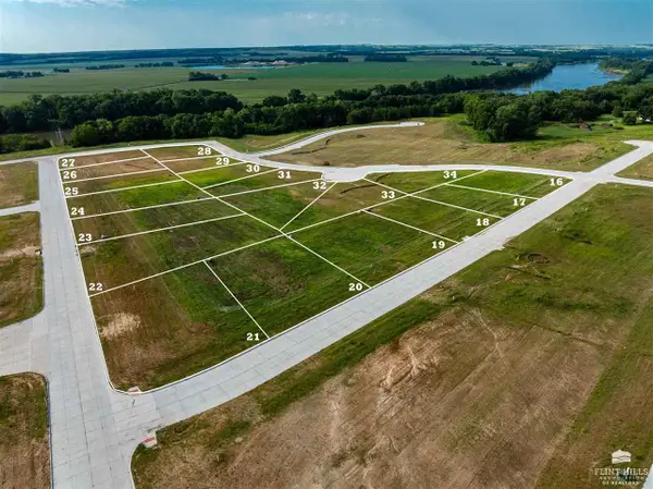 304 Overbrook Drive, Wamego, KS 66547