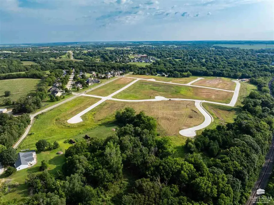 208 Sandbar Drive, Wamego, KS 66547 - #3