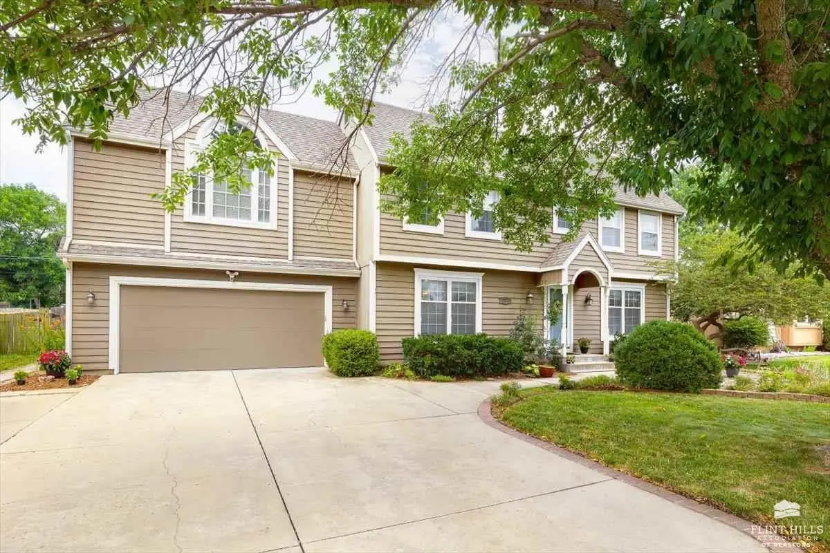 3713 SW Arvonia Place, Topeka, KS 66610 - Image #1