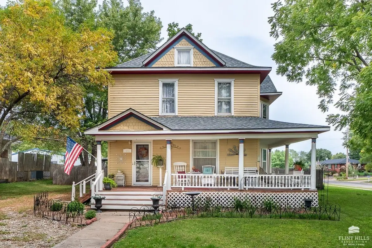 111 E 10th St, Alma, KS 66401 - Image #1