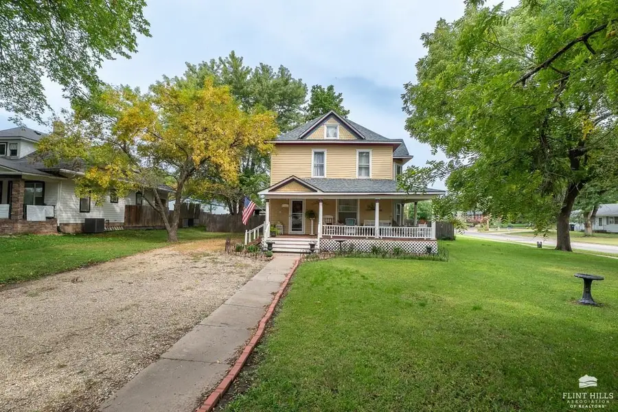 111 E 10th St, Alma, KS 66401 - Image #2