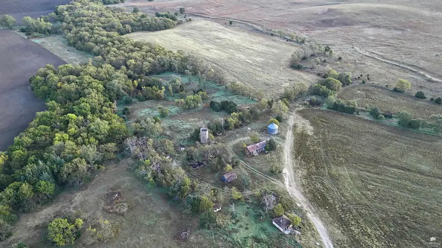 1325 Frontier Rd, Minneapolis, KS 67467 - Image #2