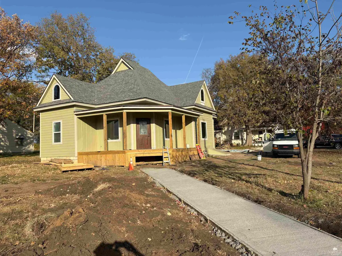 100 E 8th Street, Onaga, KS 66521 - Image #1