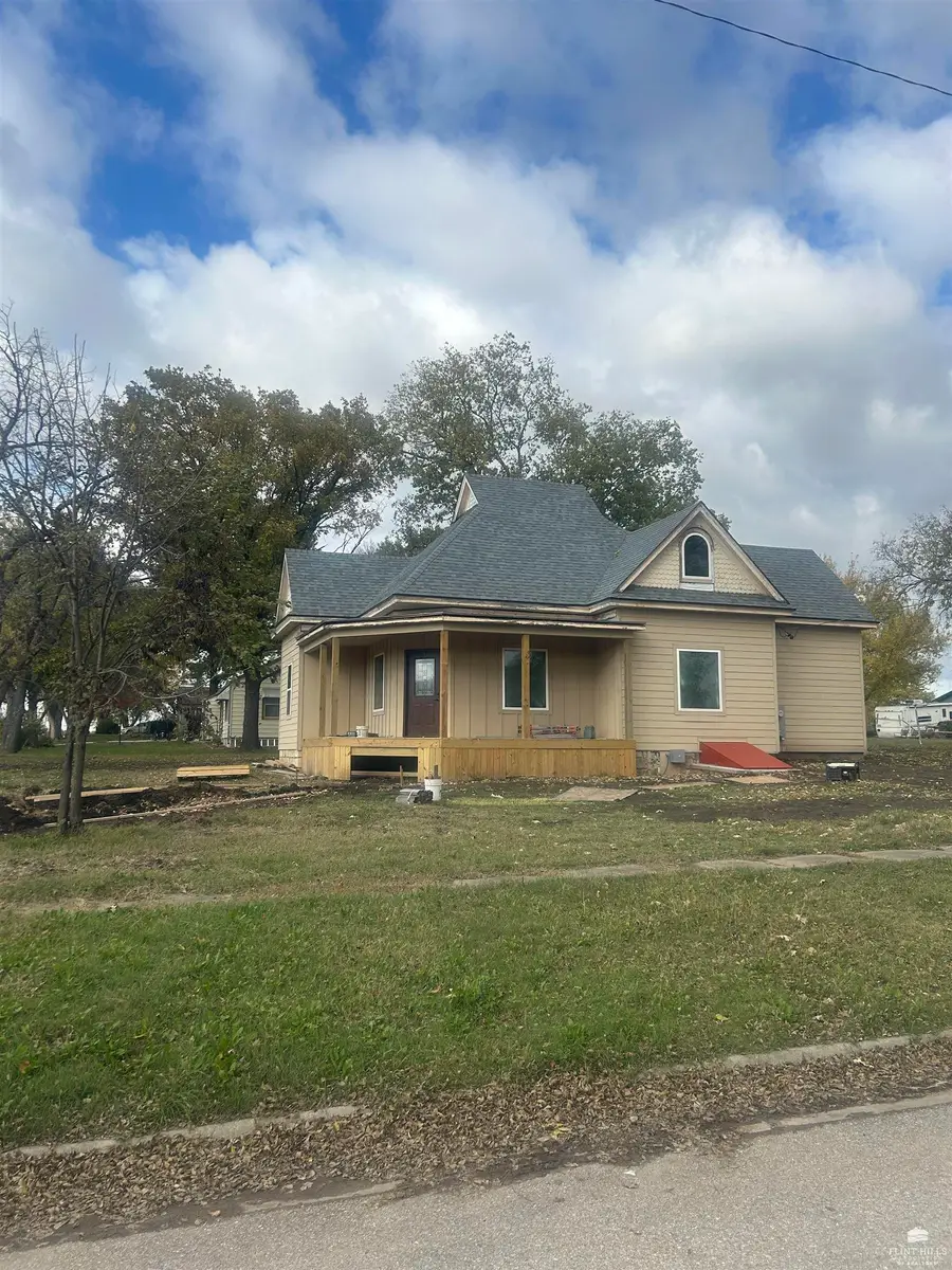 100 E 8th Street, Onaga, KS 66521 - Image #2