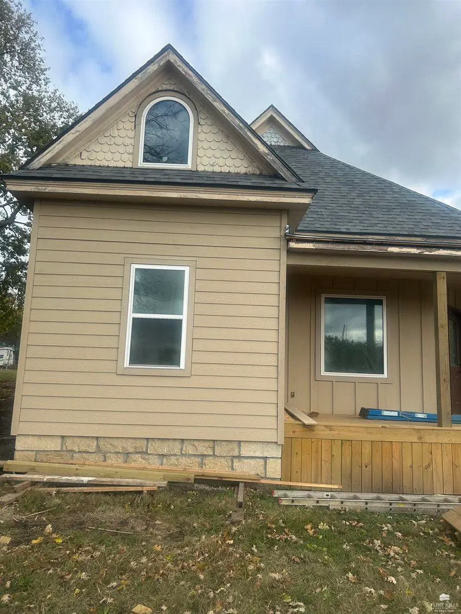 100 E 8th Street, Onaga, KS 66521 - Image #3