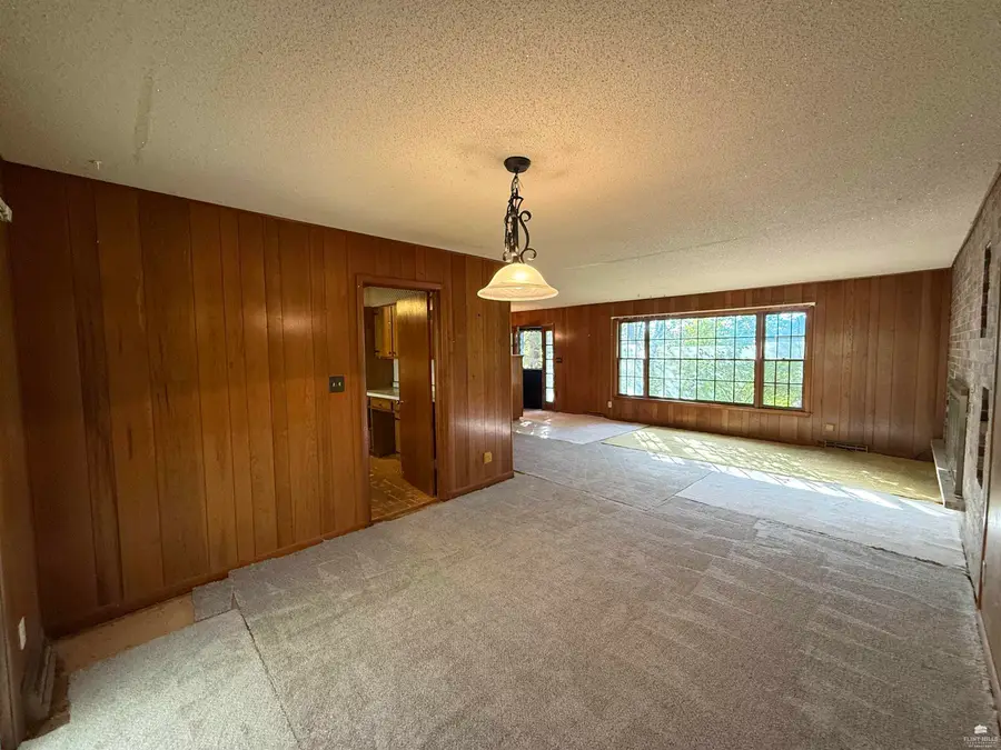 3030 Sunnyside Drive, Manhattan, KS 66502 - Image #3