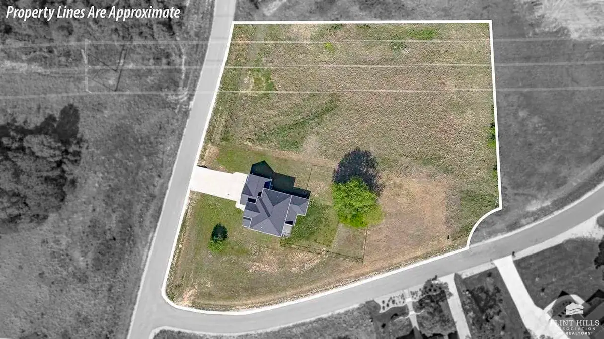 14371 Prairie Fire Lane, Wamego, KS 66547 - Image #1
