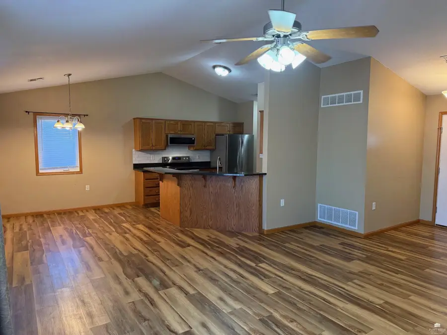 404 Brookridge Drive, Manhattan, KS 66502 - Image #3