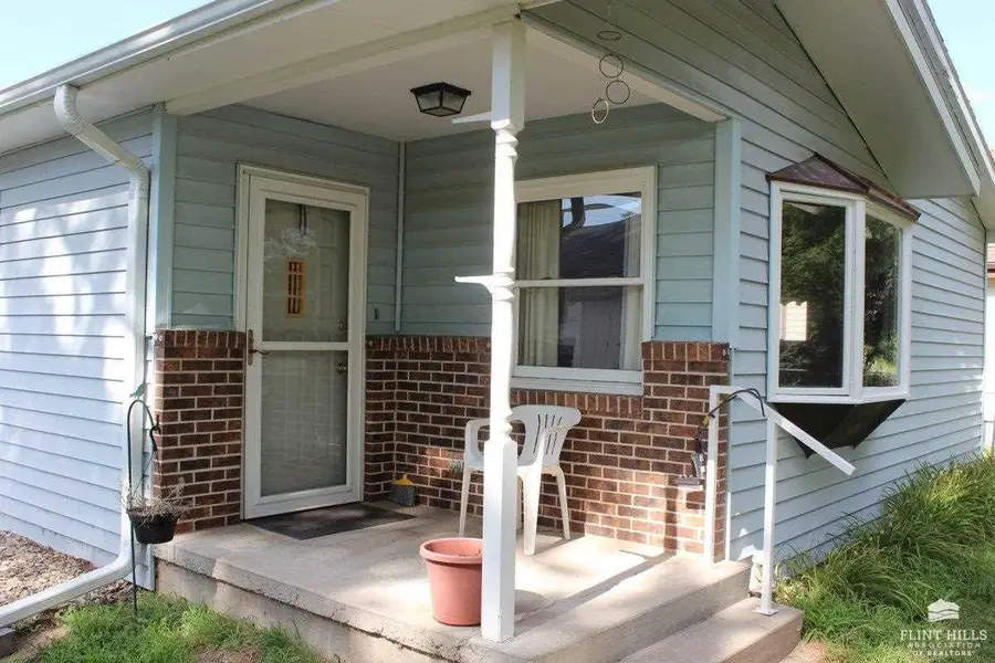 718 Pottawatomie Avenue, Manhattan, KS 66502 - Image #2