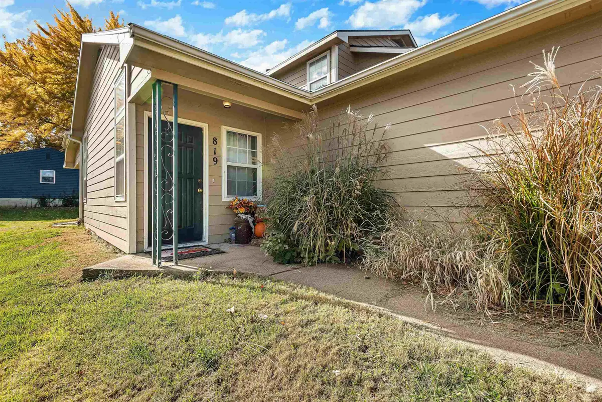 819 Mission Avenue, Manhattan, KS 66502 - Image #1