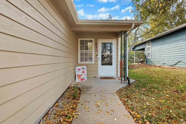 821 Mission Avenue, Manhattan, KS 66502