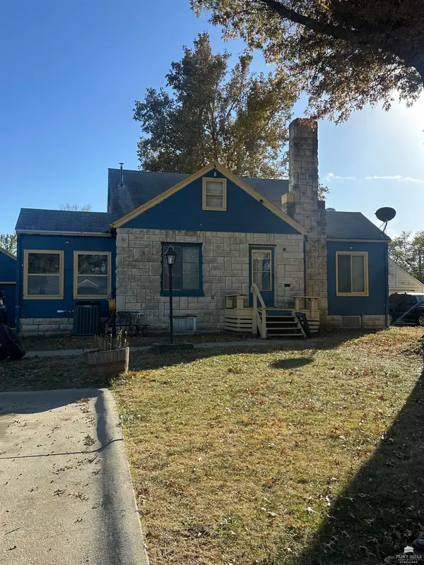 517 W Walnut Street, Junction City, KS 66411