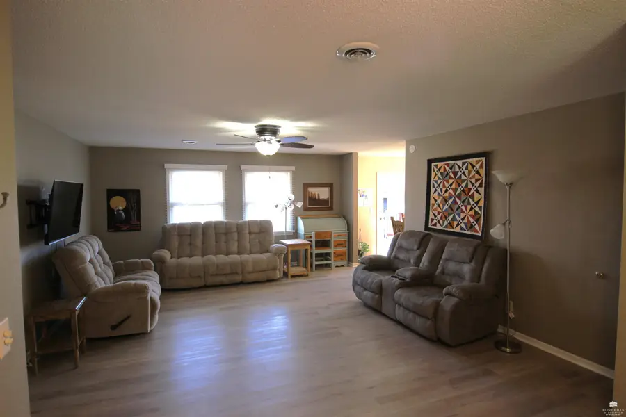 11311 Lakeview Drive, Manhattan, KS 66503 - Image #2