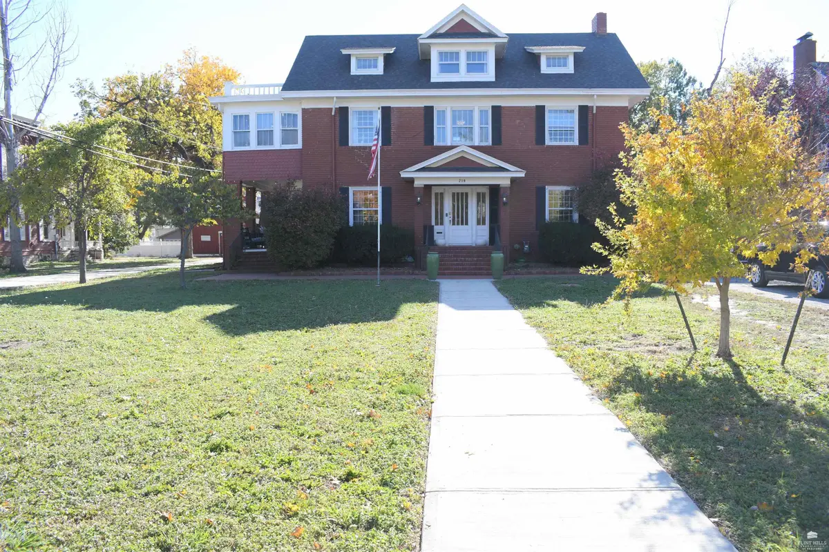 219 W Prescott Avenue, Salina, KS 67401 - #1