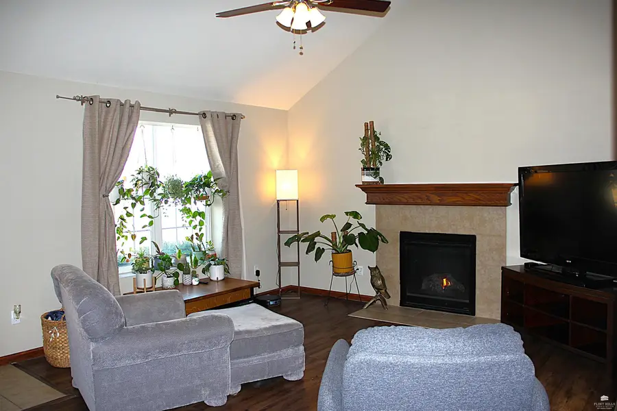 8900 Butterfly Lane, Manhattan, KS 66502 - Image #2