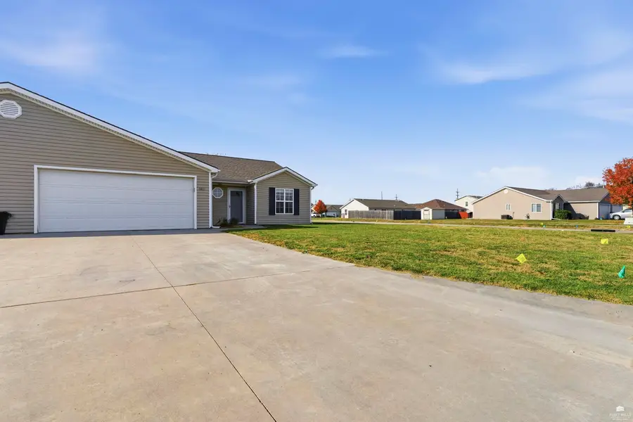 2621 S Brookglen Circle, Manhattan, KS 66502 - Image #2