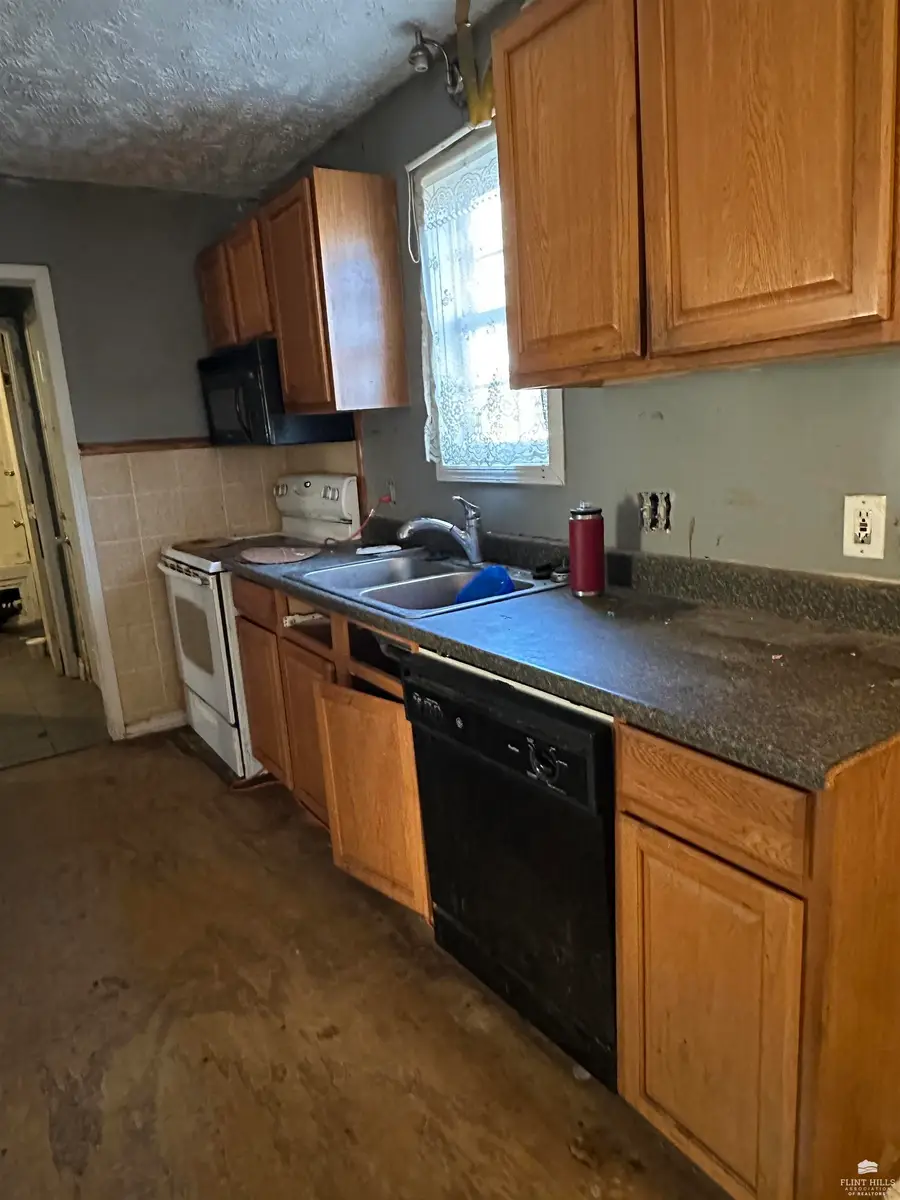 918 W 8th Street, Junction City, KS 66441 - Image #3