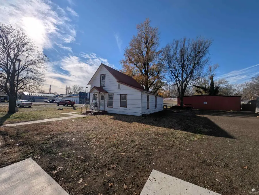 403 Elm Street, Wamego, KS 66547 - Image #2