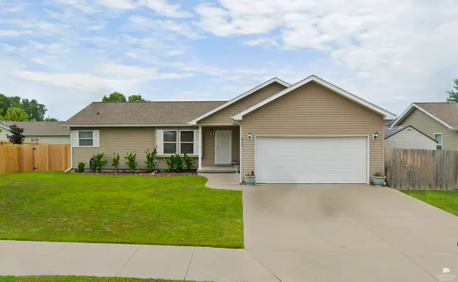 412 Brookway Drive, Manhattan, KS 66502 - Image #2