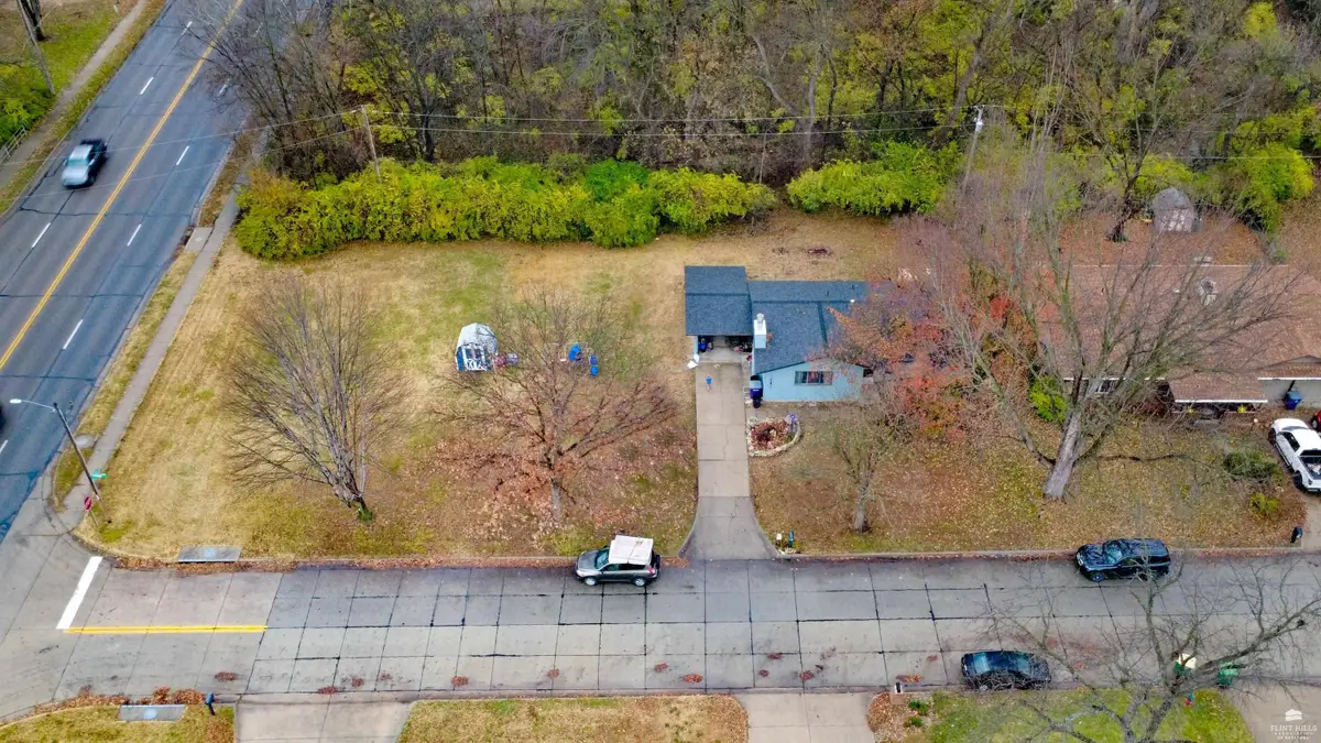 1105 Village Dr, Manhattan, KS 66503 - Image #1