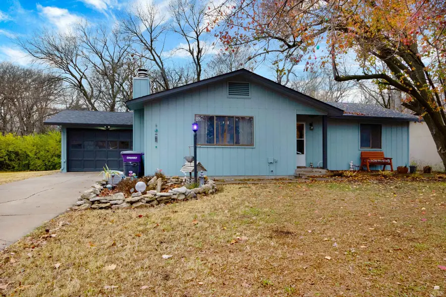 1105 Village Dr, Manhattan, KS 66503 - Image #3