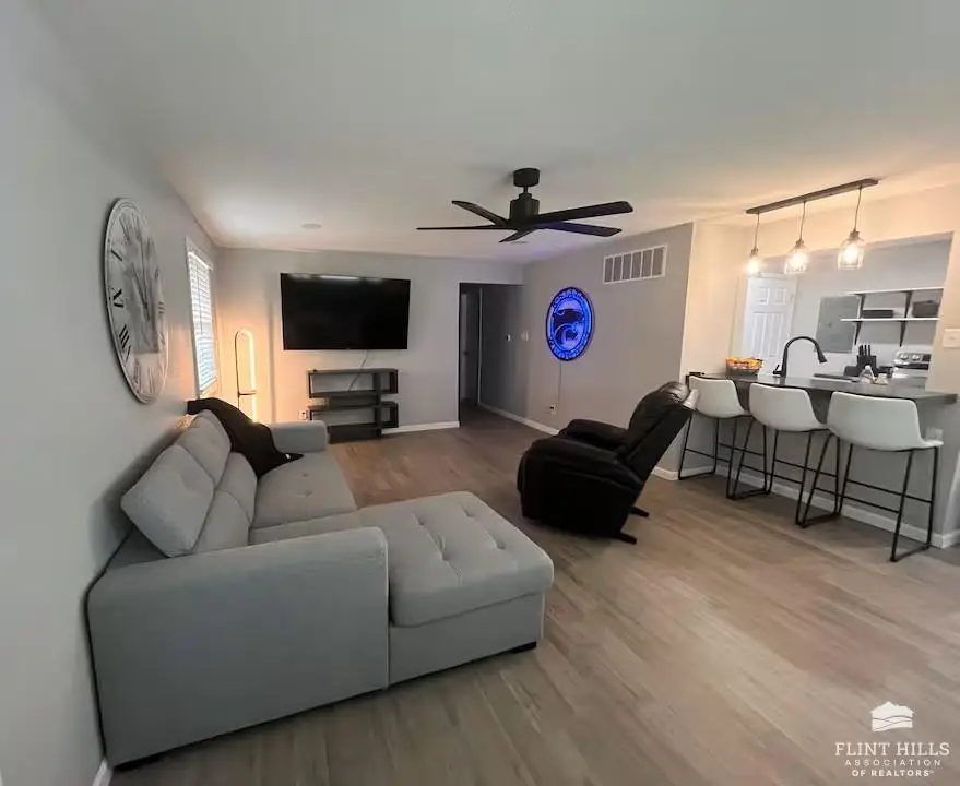 818 Tuttle Street, Manhattan, KS 66502 - Image #2