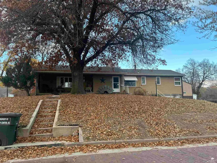 307 Huntress, Clay Center, KS 67432 - Image #2