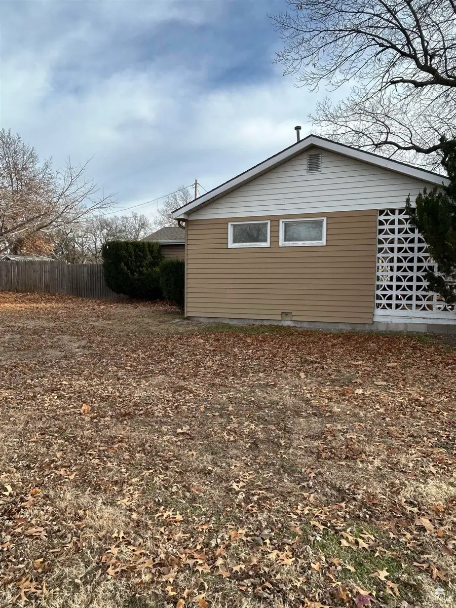 307 Huntress, Clay Center, KS 67432 - Image #3