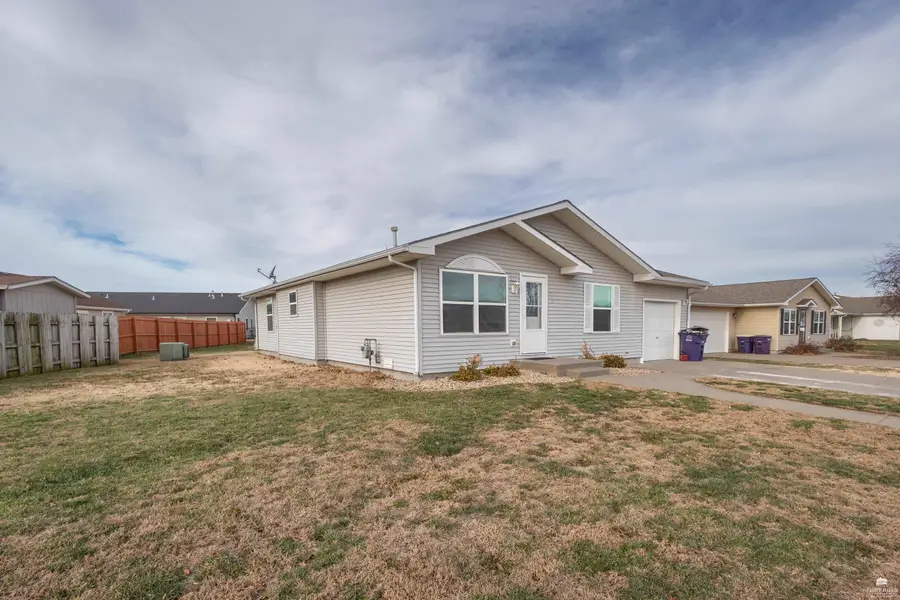 2725 Brookville Drive, Manhattan, KS 66502 - Image #2
