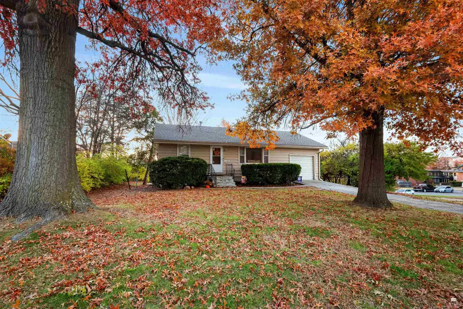 1109 College, Manhattan, KS 66502 - Image #2