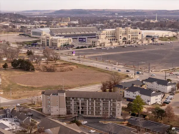 2211 College Avenue Unit 102, Manhattan, KS 66502