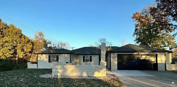 700 Gillespie Dr, Manhattan, KS 66502