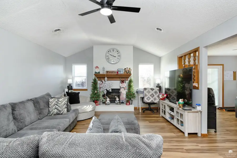 700 Gillespie Dr, Manhattan, KS 66502 - #3