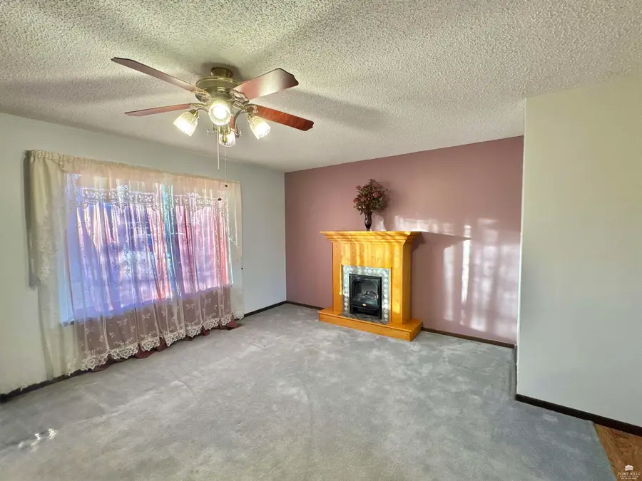 2806 SW Engler Ct, Topeka, KS 66614 - Image #2