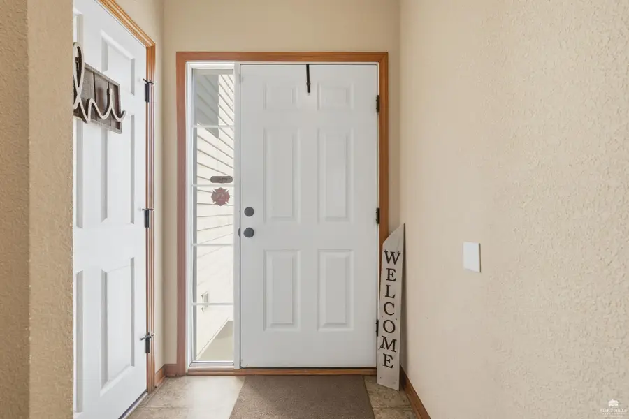 916 Oakbrook Place, Manhattan, KS 66503 - Image #3