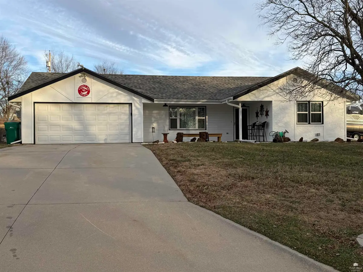 602 Knollwood Street, Wakefield, KS 67487 - Image #1