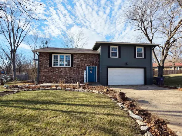 1209 Frontier Lane, Manhattan, KS 66503