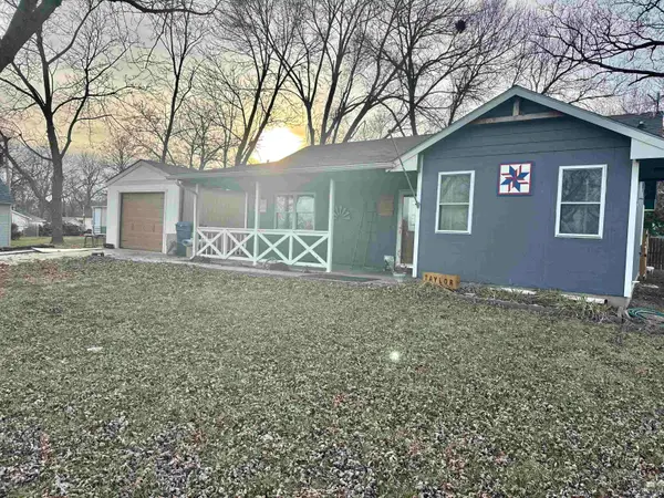 621 Illinois St, Alma, KS 66401