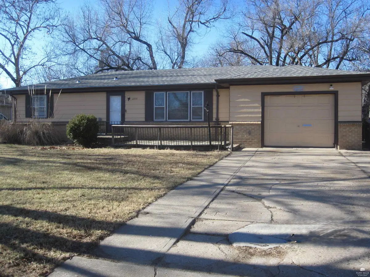 2205 Northview Drive, Manhattan, KS 66502 - Image #1
