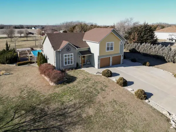 11312 Farnum Run, Milford, KS 66514