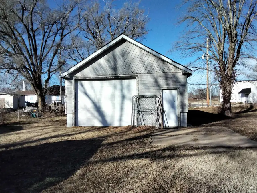 1612 NW 4th Street, Abilene, KS 67410 - Image #2