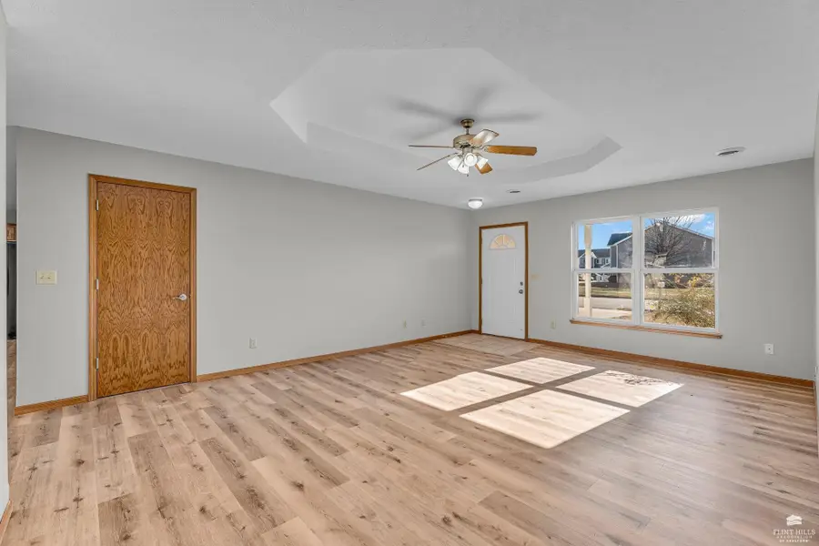 404 Walters Drive, Manhattan, KS 66502 - Image #3